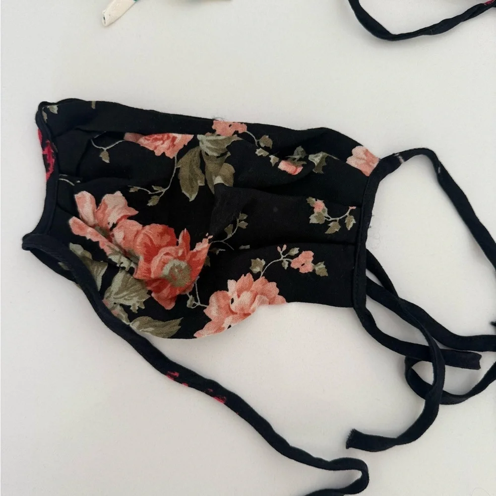🪩 Reformation Floral and Polka Dot Face Masks Set